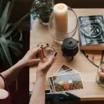 L'attrazione del mondo femminile verso l'attività dei cartomanti