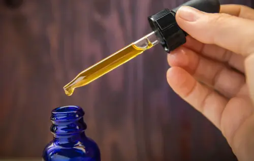 Come utilizzare l'olio cbn per creare rinfrescanti bevande estive